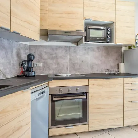 Air Conditioned With A Balcony - - Welkeys Appartement