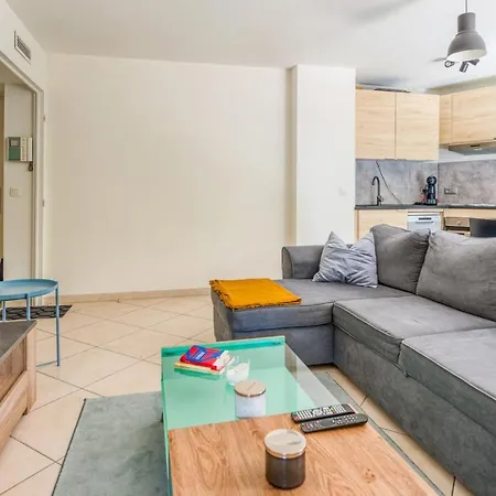 Air Conditioned With A Balcony - - Welkeys Apartmán *