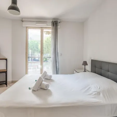 Air Conditioned With A Balcony - - Welkeys *