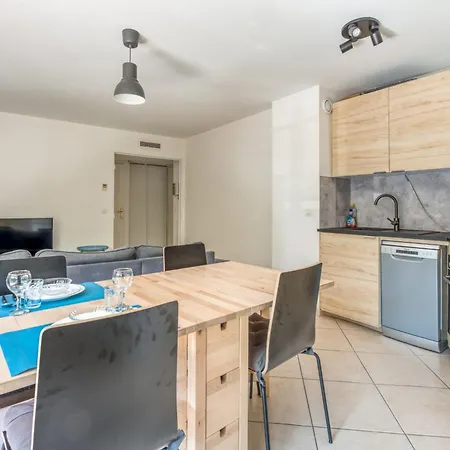 Air Conditioned With A Balcony - - Welkeys Apartmán